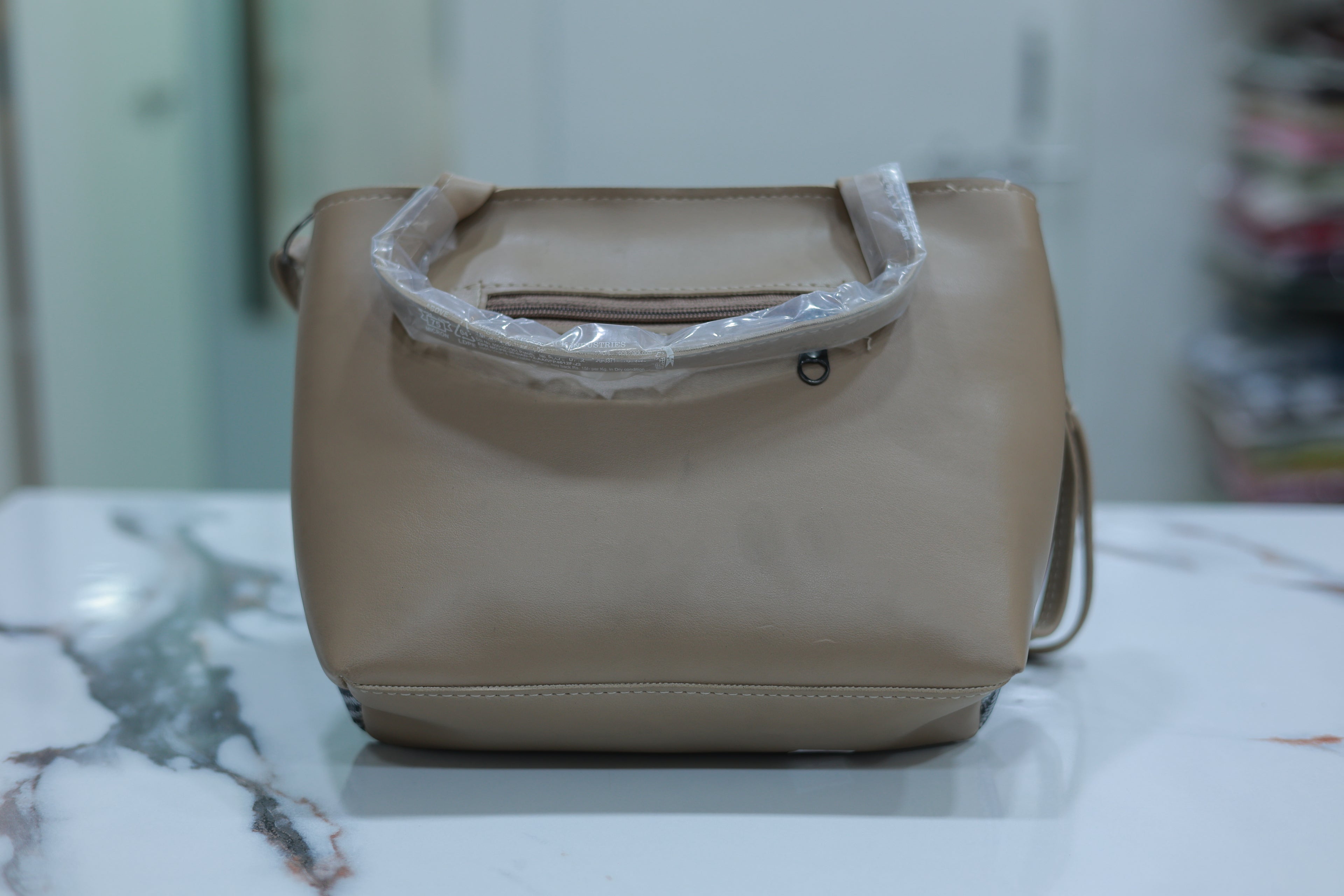 THE HANDBAG FOR OFFICE TRAVELLING