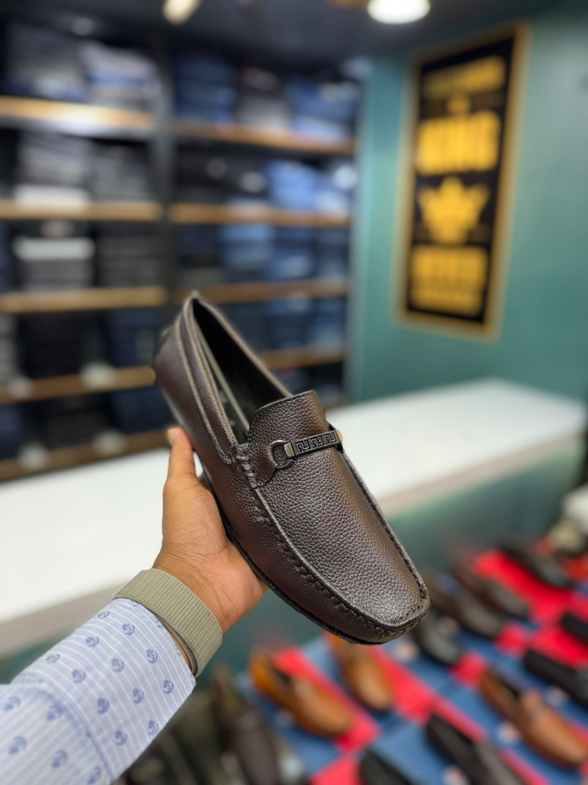 Take a look to an original leather Lofers.