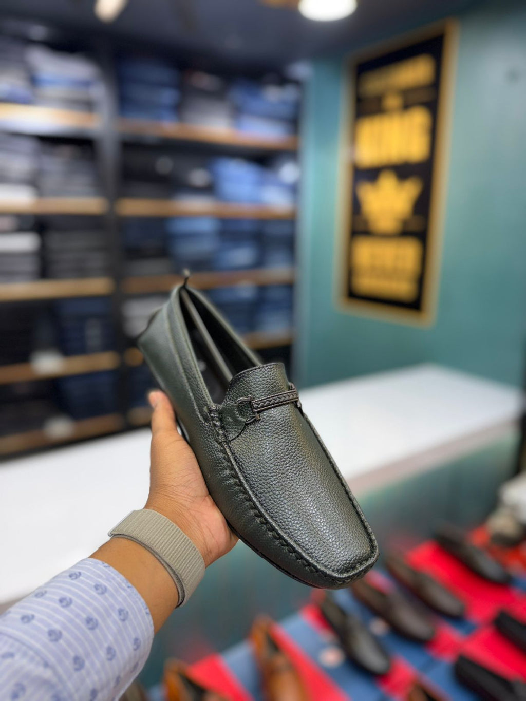 Take a look to an original leather Lofers.