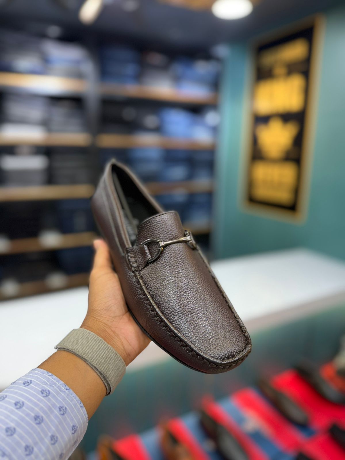 Take a look to an original leather Lofers.