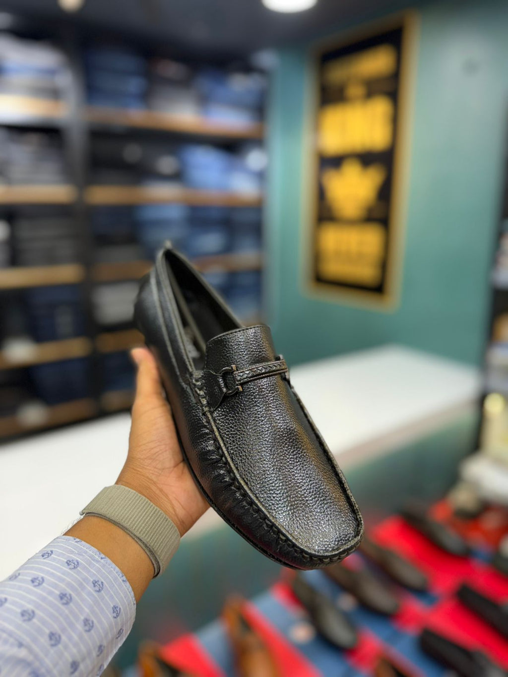 Take a look to an original leather Lofers.