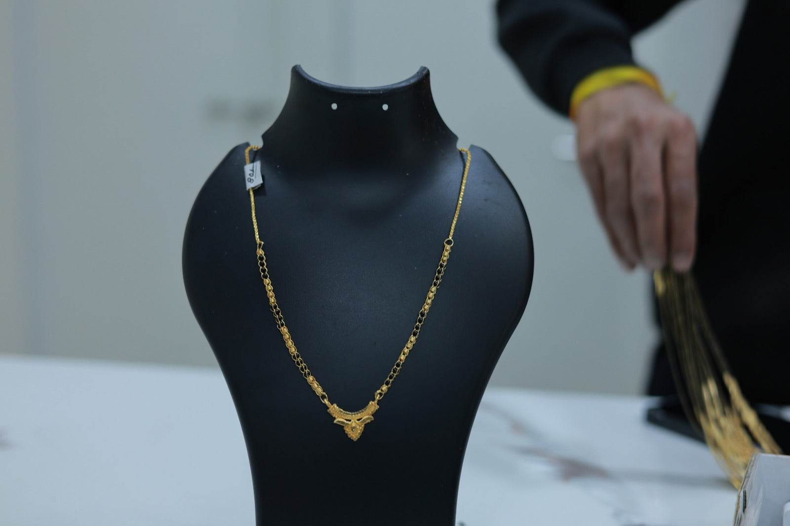 Necklace golden